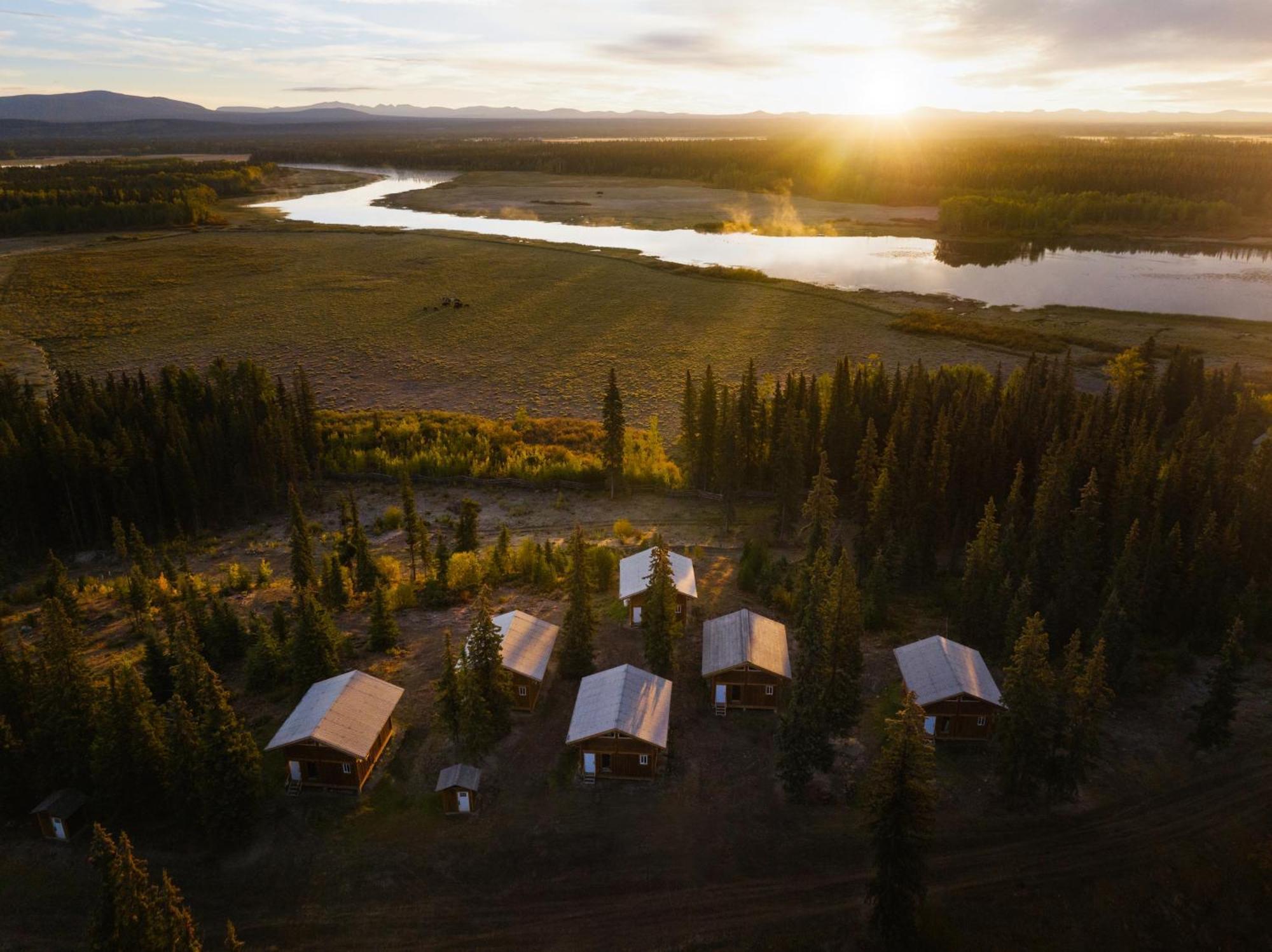 Red Cariboo Resort Anahim Lake Luaran gambar